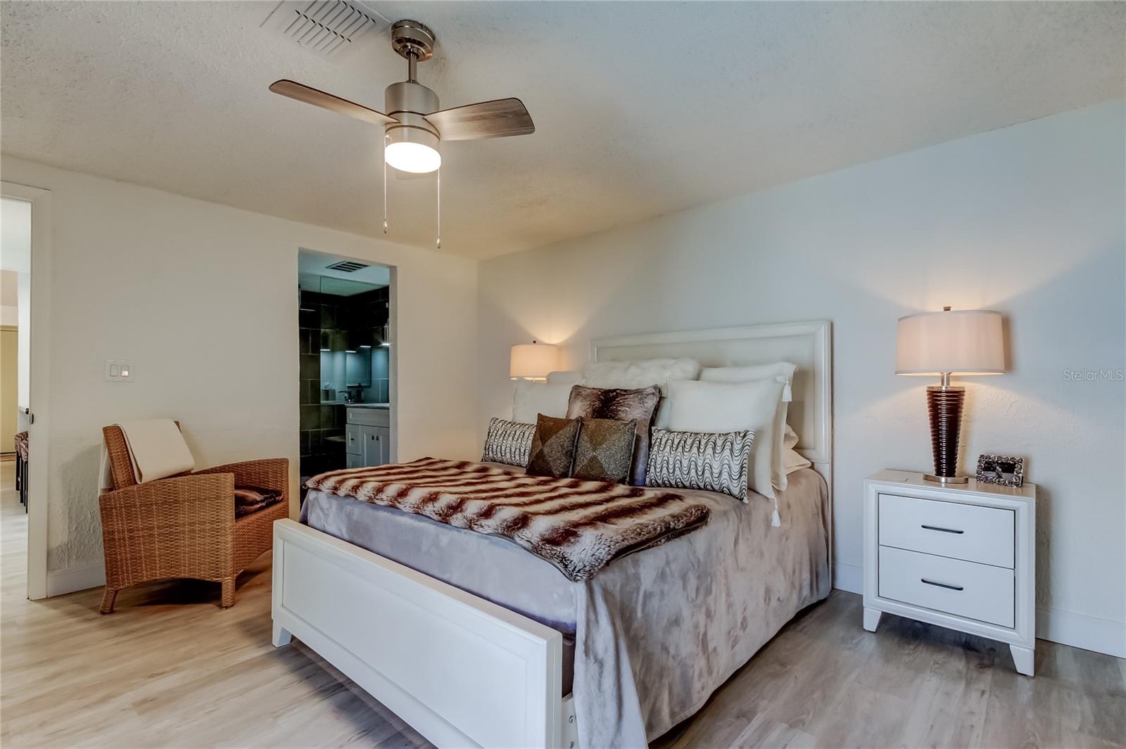 Image 34 of 67 For 12625 Shell Point Drive