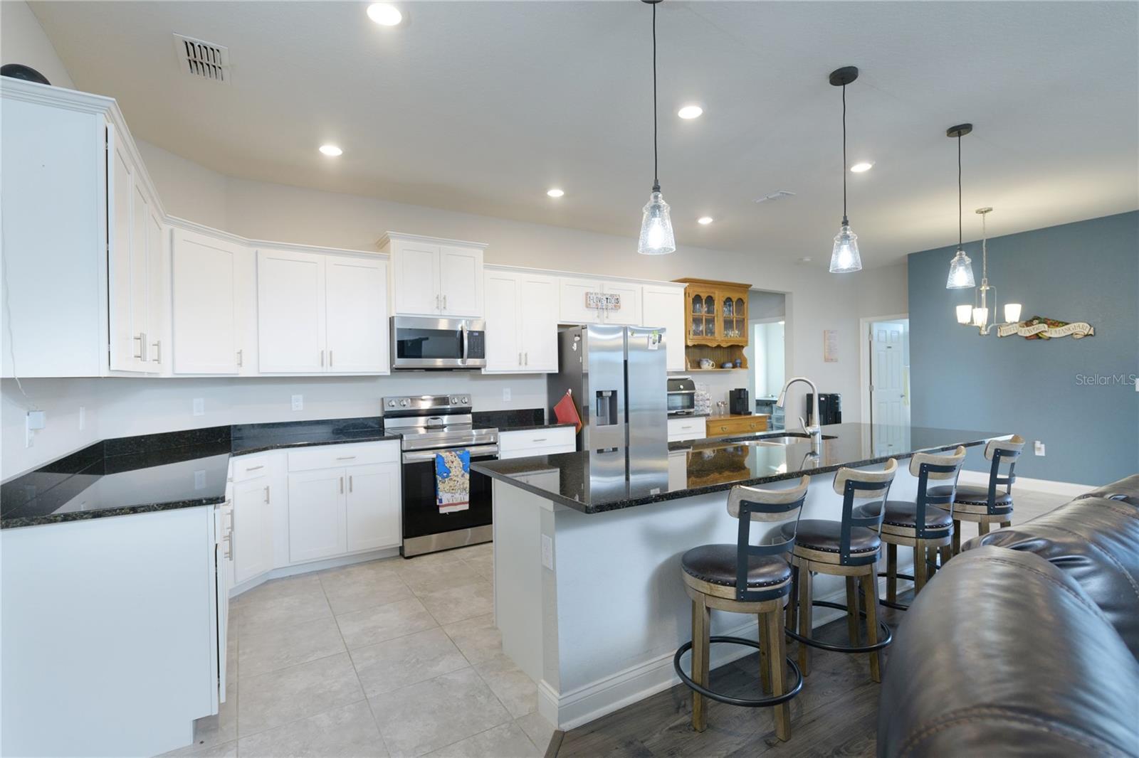 Listing photo id 8 for 4444 Devinshire Fields Loop