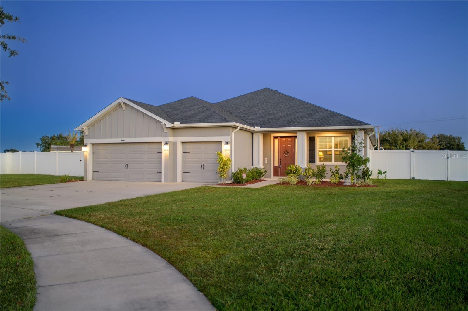 Listing photo id 0 for 4444 Devinshire Fields Loop