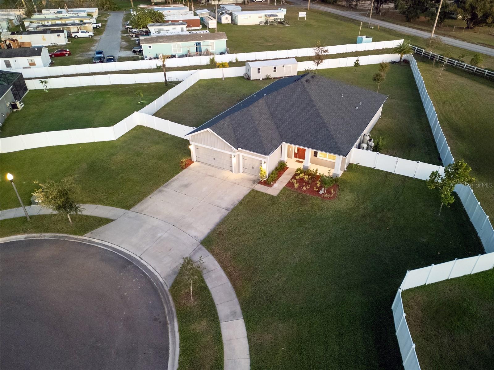 Listing photo id 31 for 4444 Devinshire Fields Loop