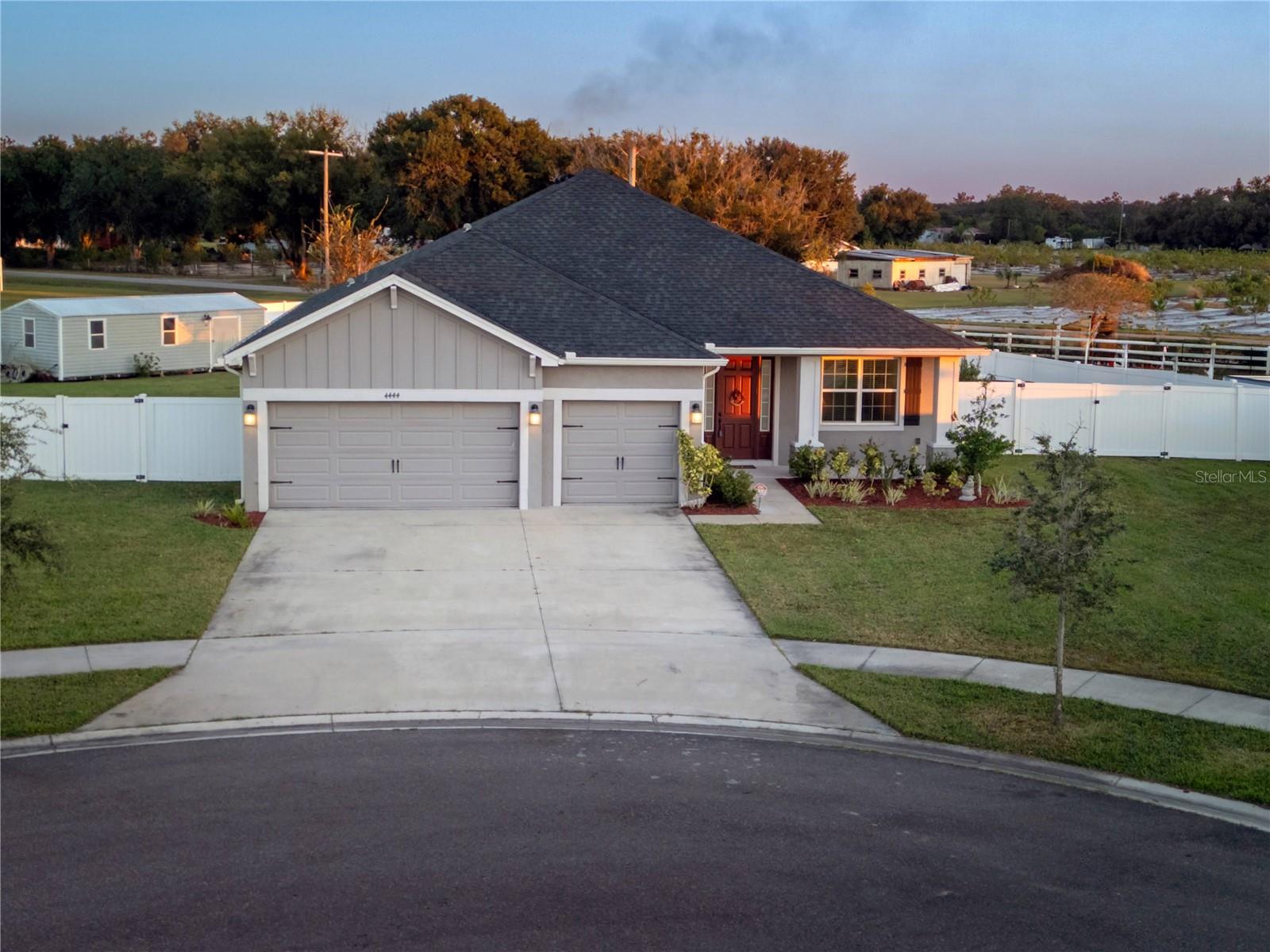 Listing photo id 3 for 4444 Devinshire Fields Loop
