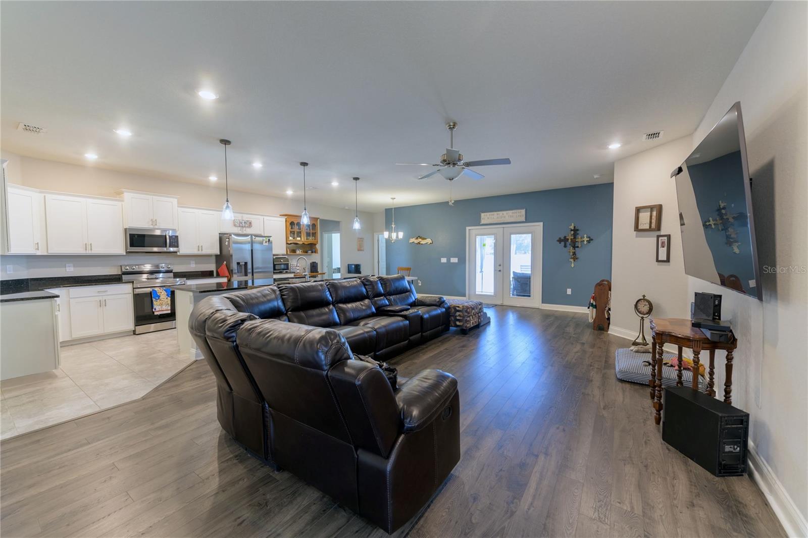 Listing photo id 6 for 4444 Devinshire Fields Loop