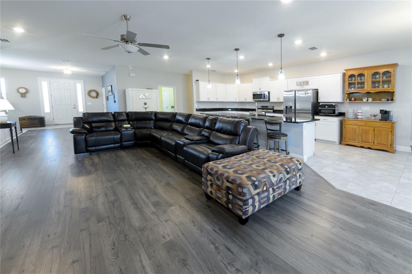 Listing photo id 7 for 4444 Devinshire Fields Loop