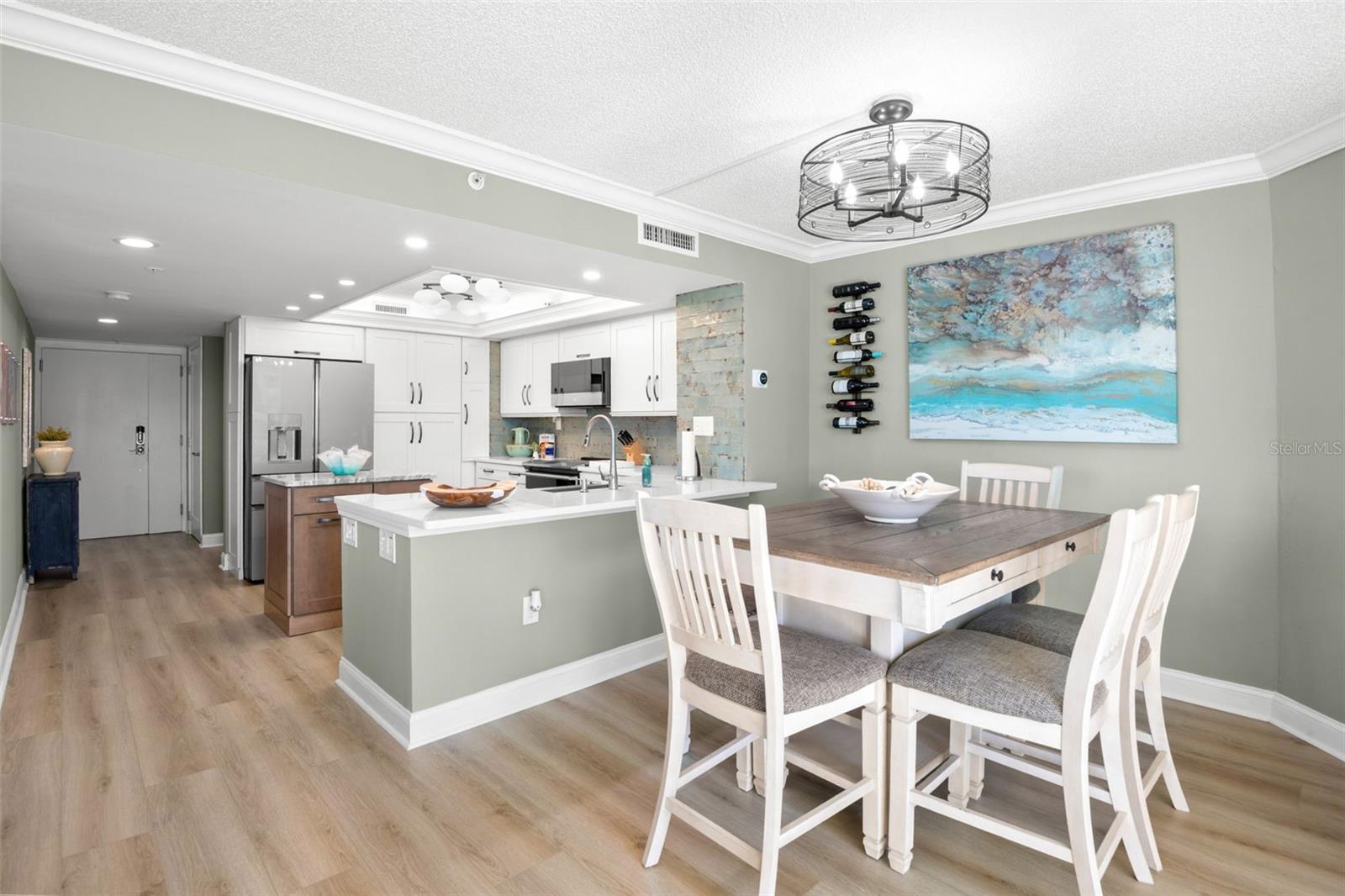 Image 11 of 42 For 690 Island Way 203