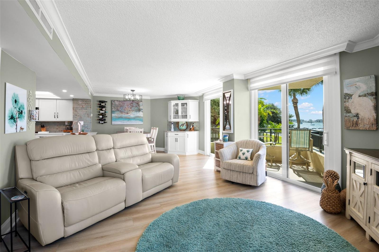 Image 13 of 42 For 690 Island Way 203