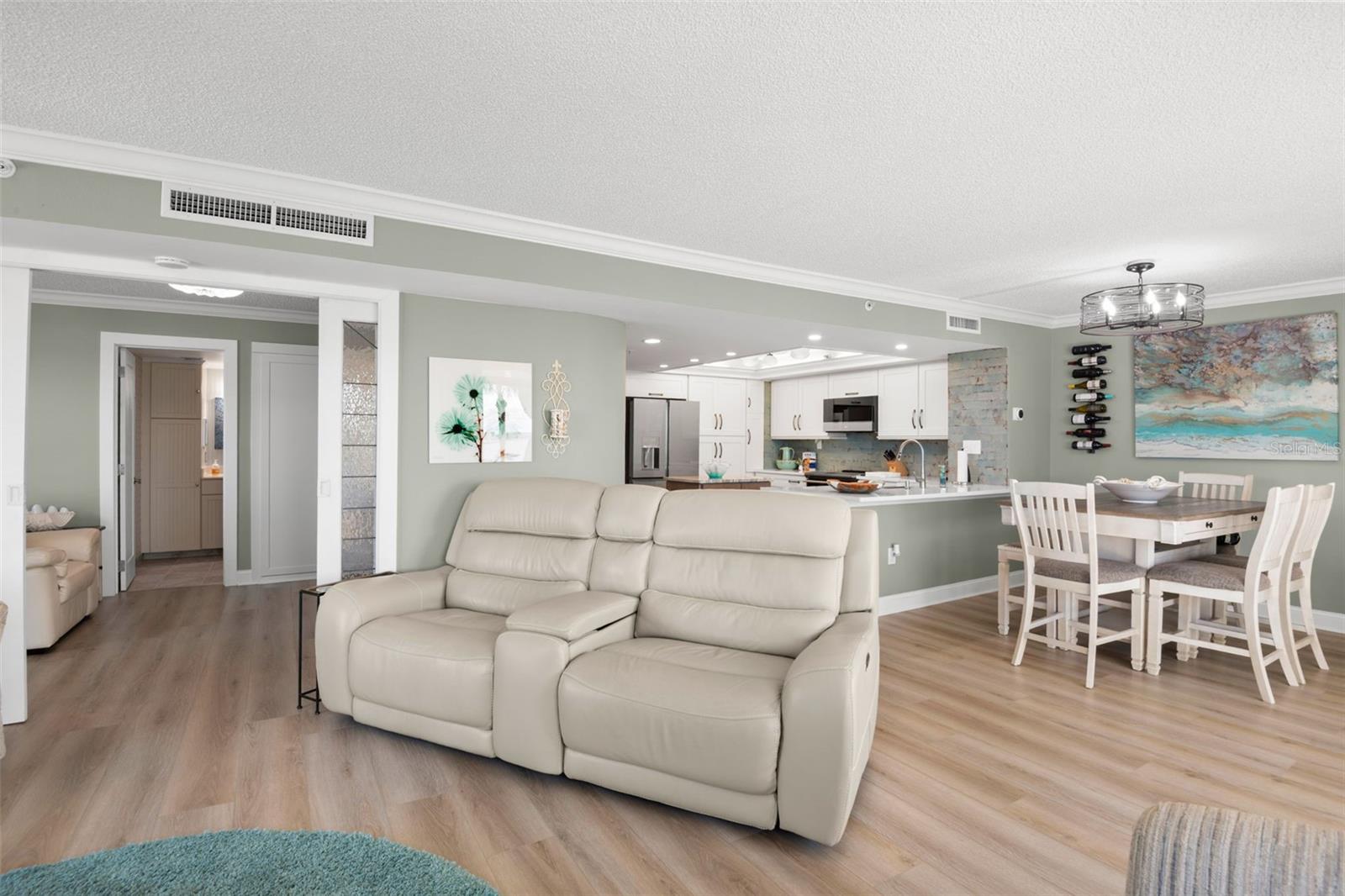 Image 14 of 42 For 690 Island Way 203