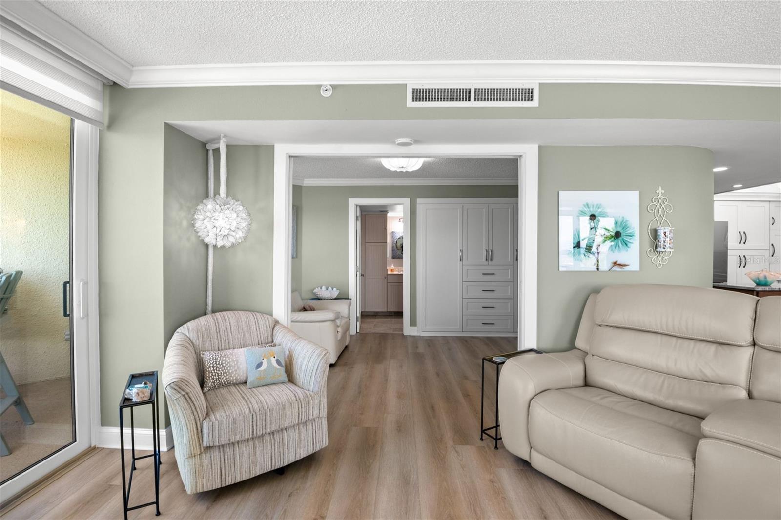 Image 15 of 42 For 690 Island Way 203