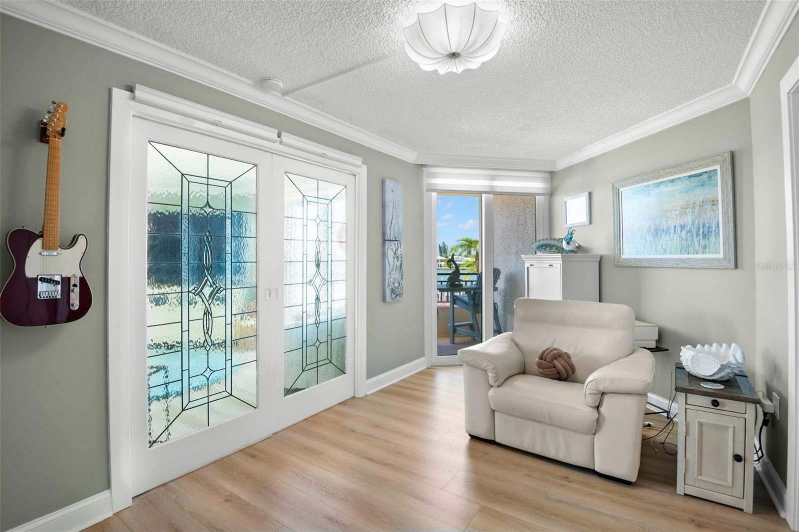 Image 18 of 42 For 690 Island Way 203