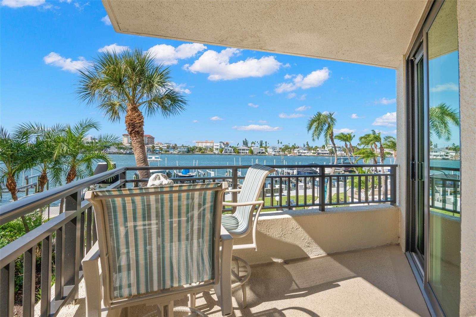 Image 19 of 42 For 690 Island Way 203