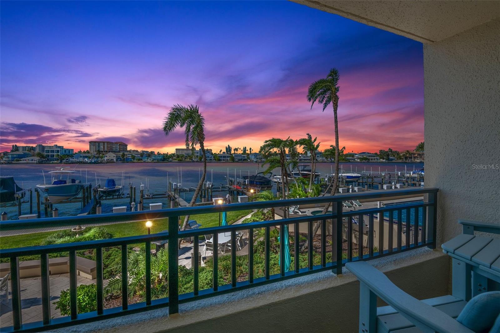 Image 20 of 42 For 690 Island Way 203