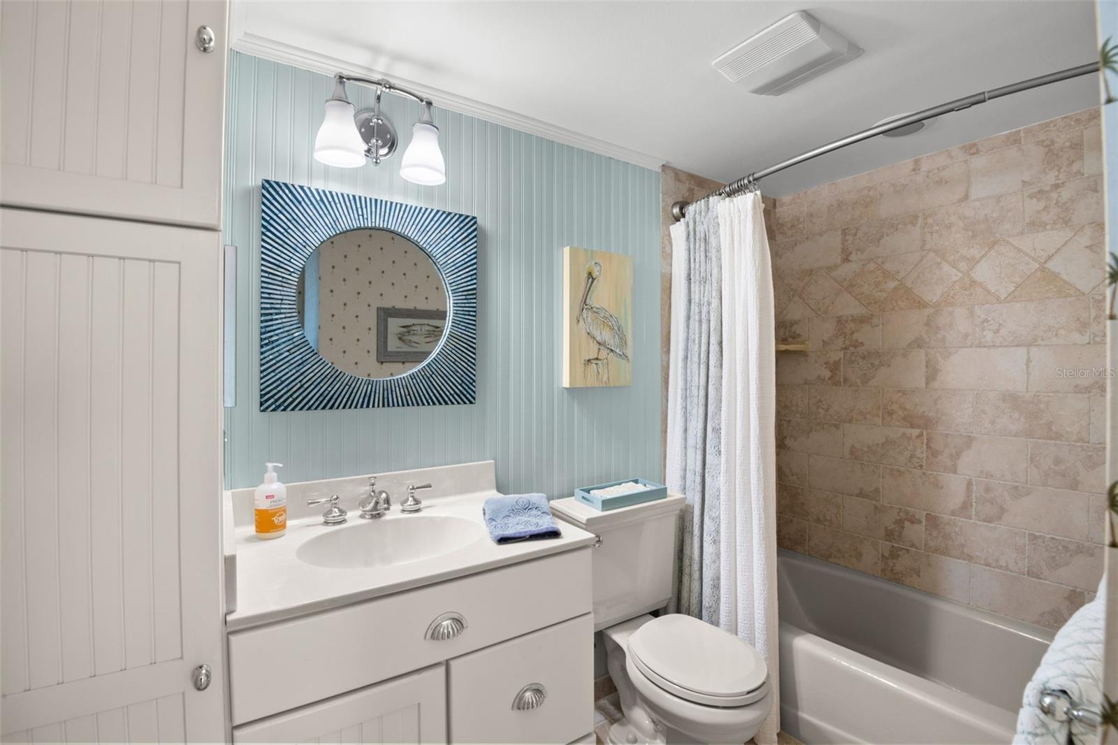 Image 21 of 42 For 690 Island Way 203