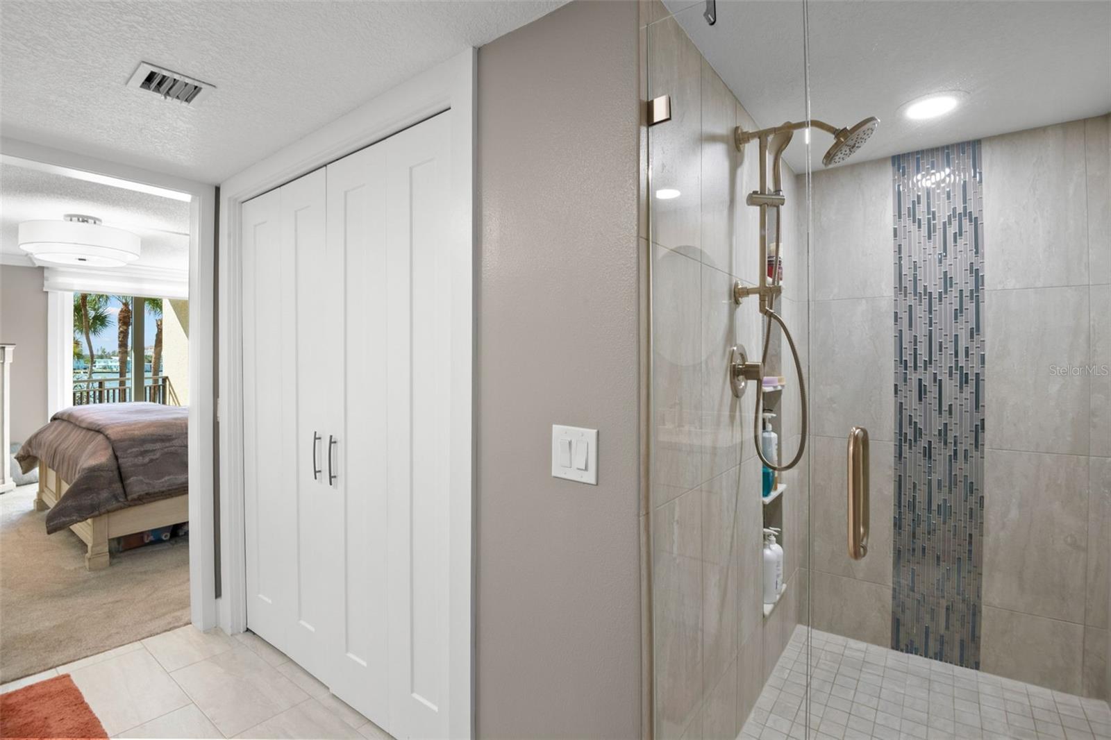 Image 28 of 42 For 690 Island Way 203