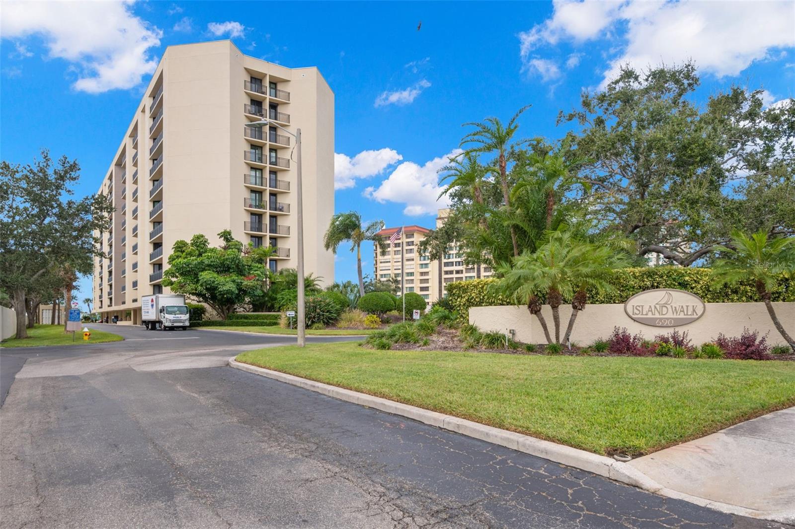 Image 3 of 42 For 690 Island Way 203