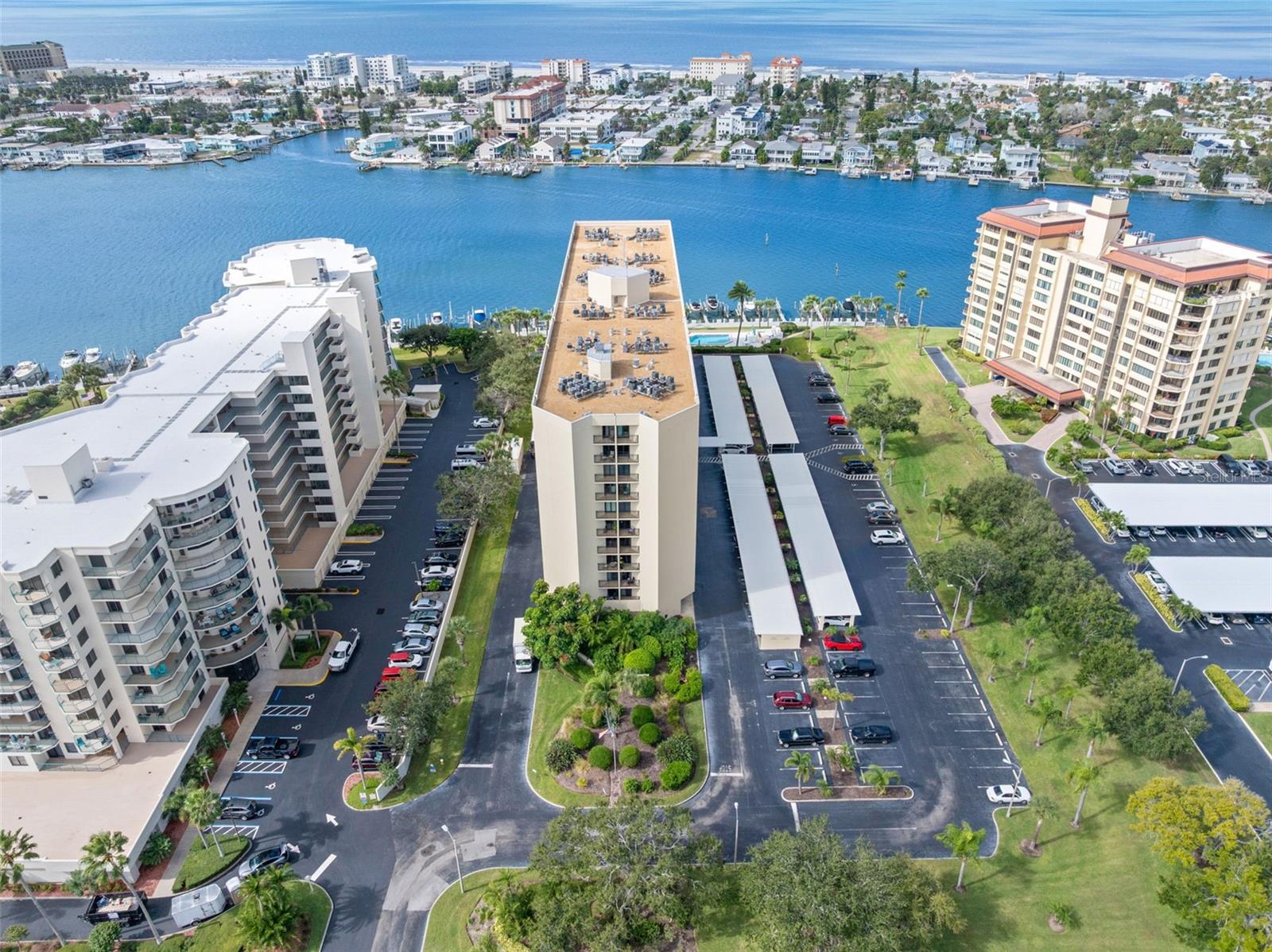 Image 30 of 42 For 690 Island Way 203