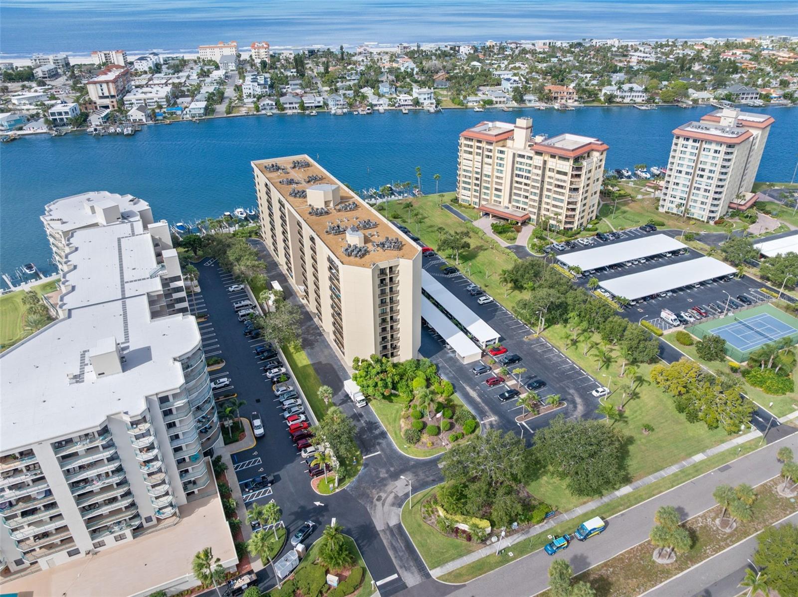 Image 31 of 42 For 690 Island Way 203