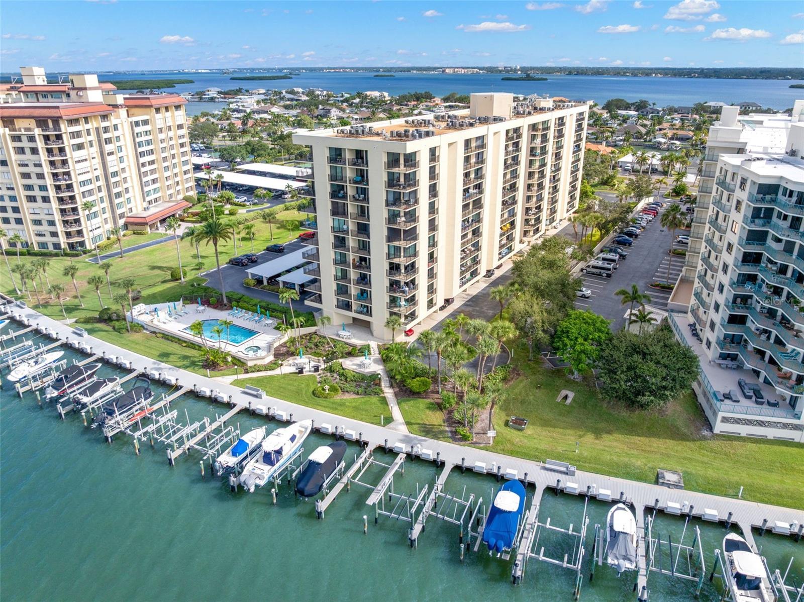 Image 37 of 42 For 690 Island Way 203