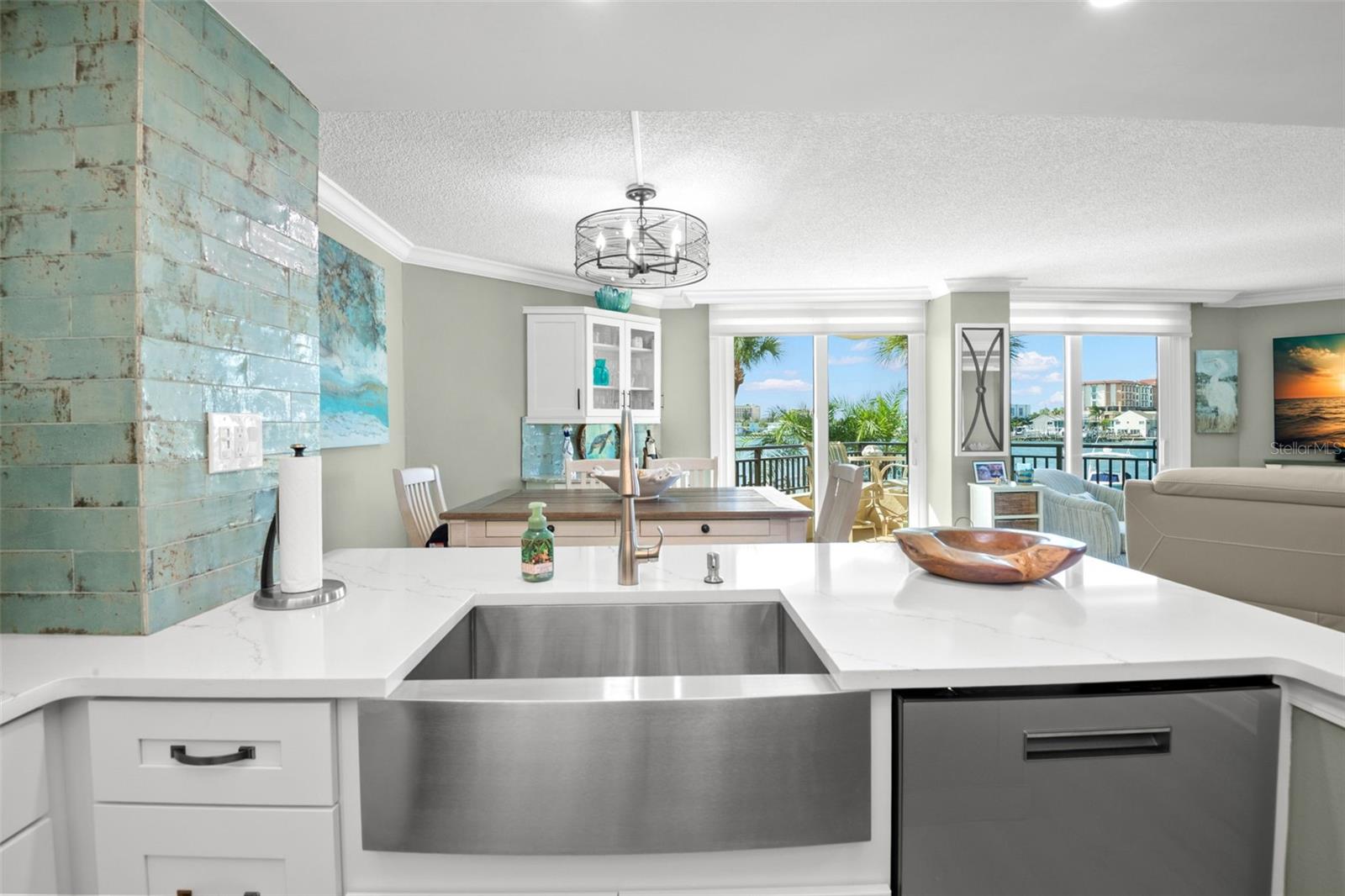 Image 4 of 42 For 690 Island Way 203