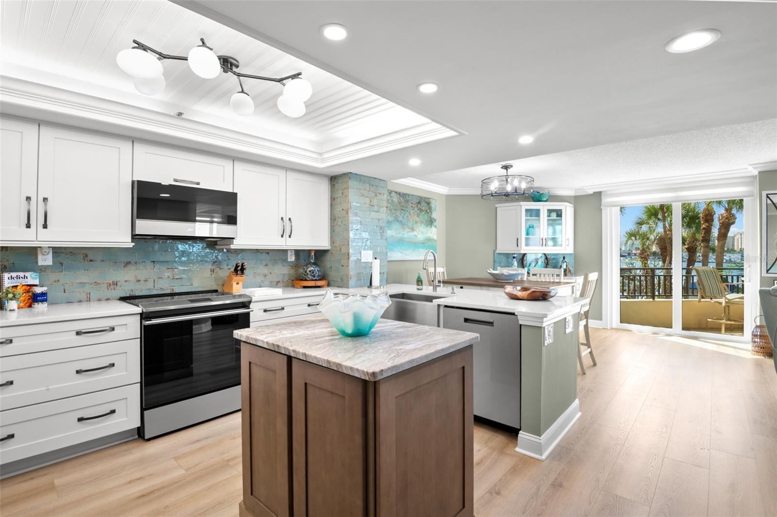 Image 5 of 42 For 690 Island Way 203