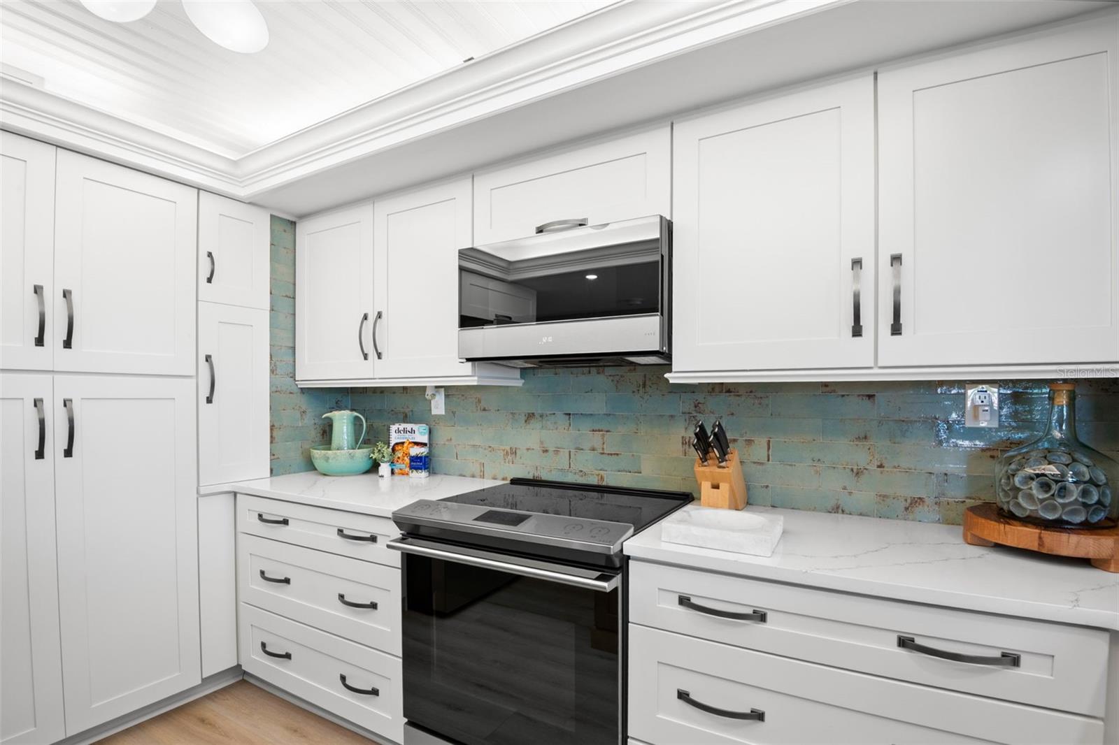 Image 7 of 42 For 690 Island Way 203