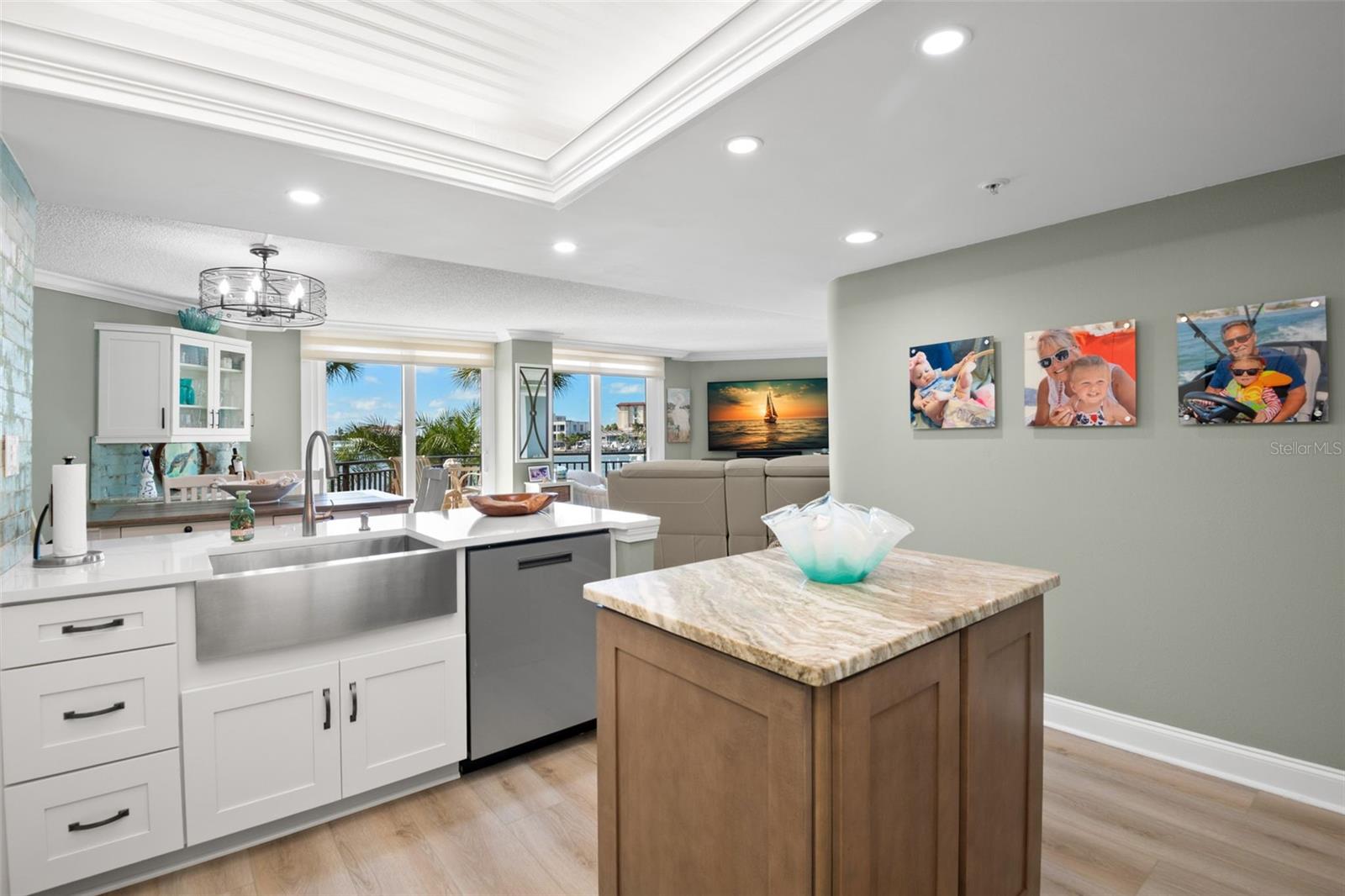 Image 8 of 42 For 690 Island Way 203