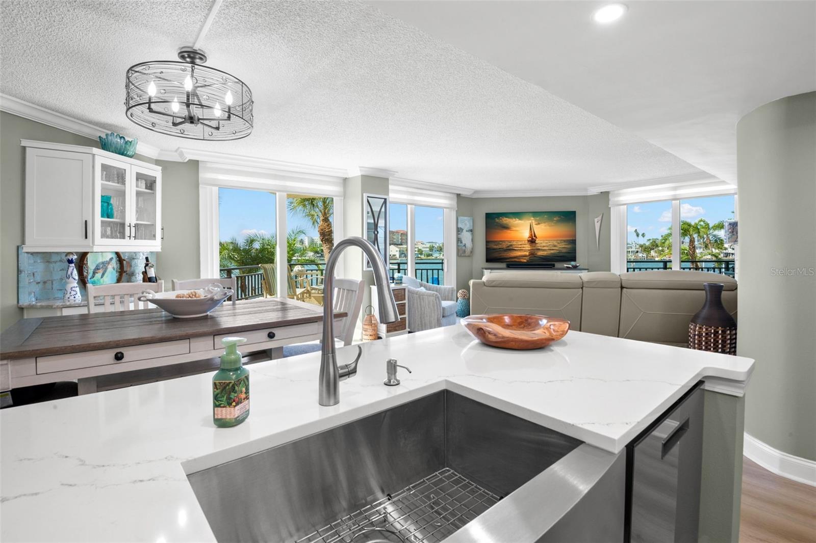 Image 9 of 42 For 690 Island Way 203