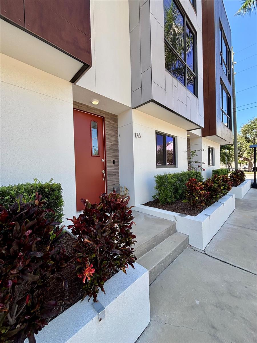 Details for 176 8th Street N, ST PETERSBURG, FL 33701