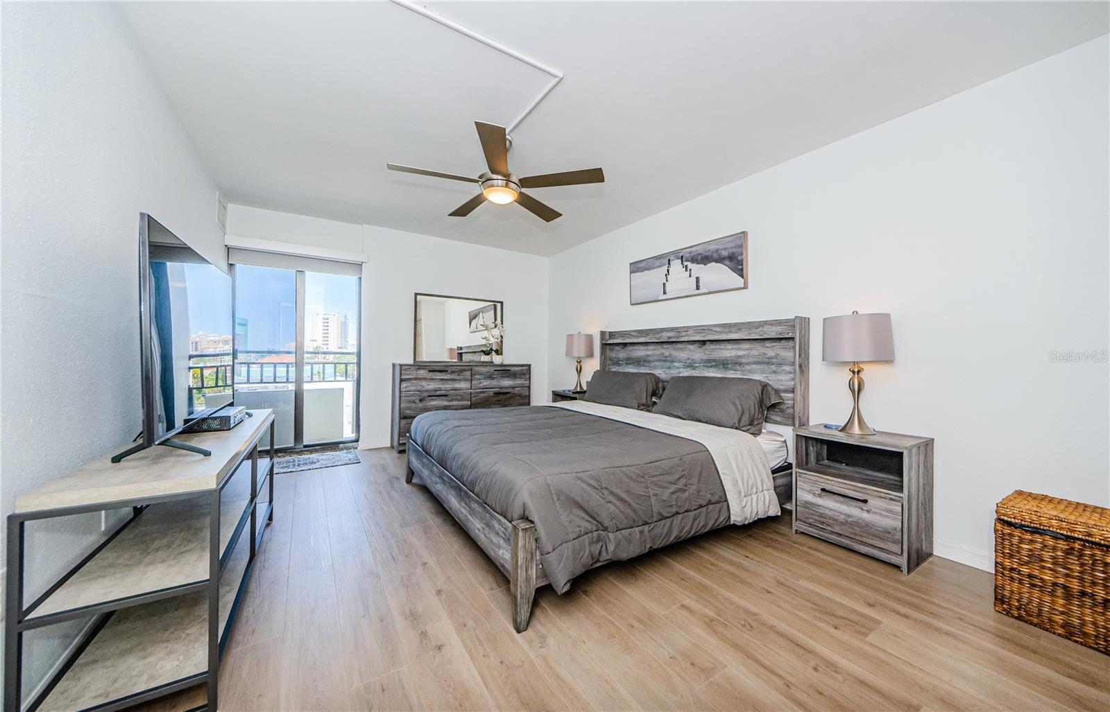 Image 21 of 66 For 800 Gulfview Boulevard 505