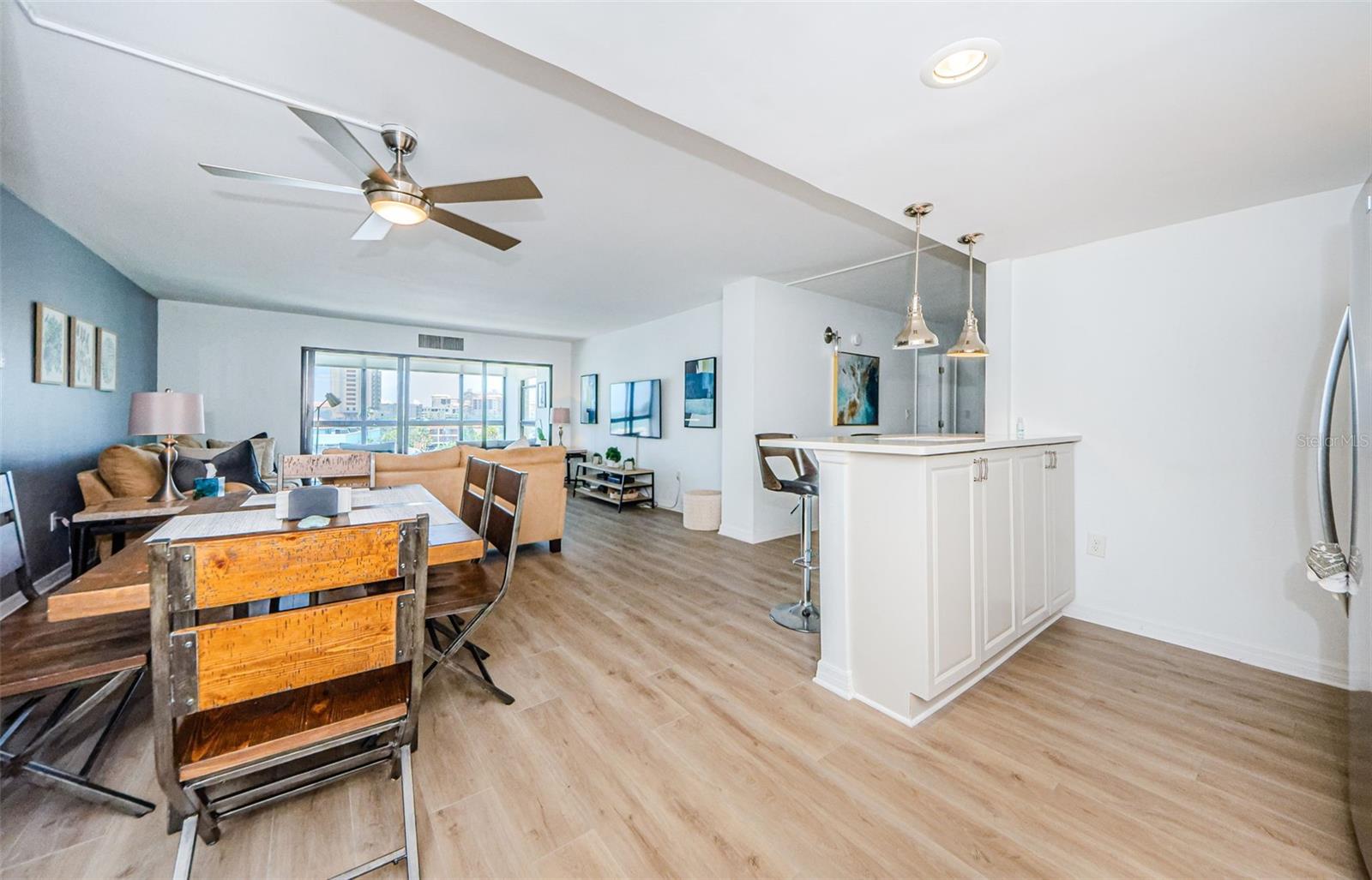 Image 6 of 66 For 800 Gulfview Boulevard 505