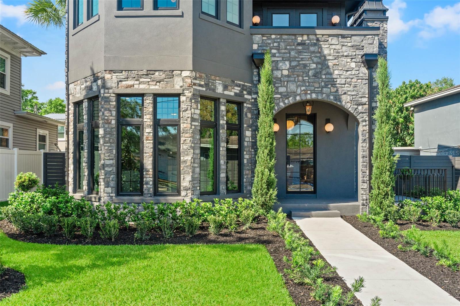 Image 4 of 65 For 807 Park Avenue