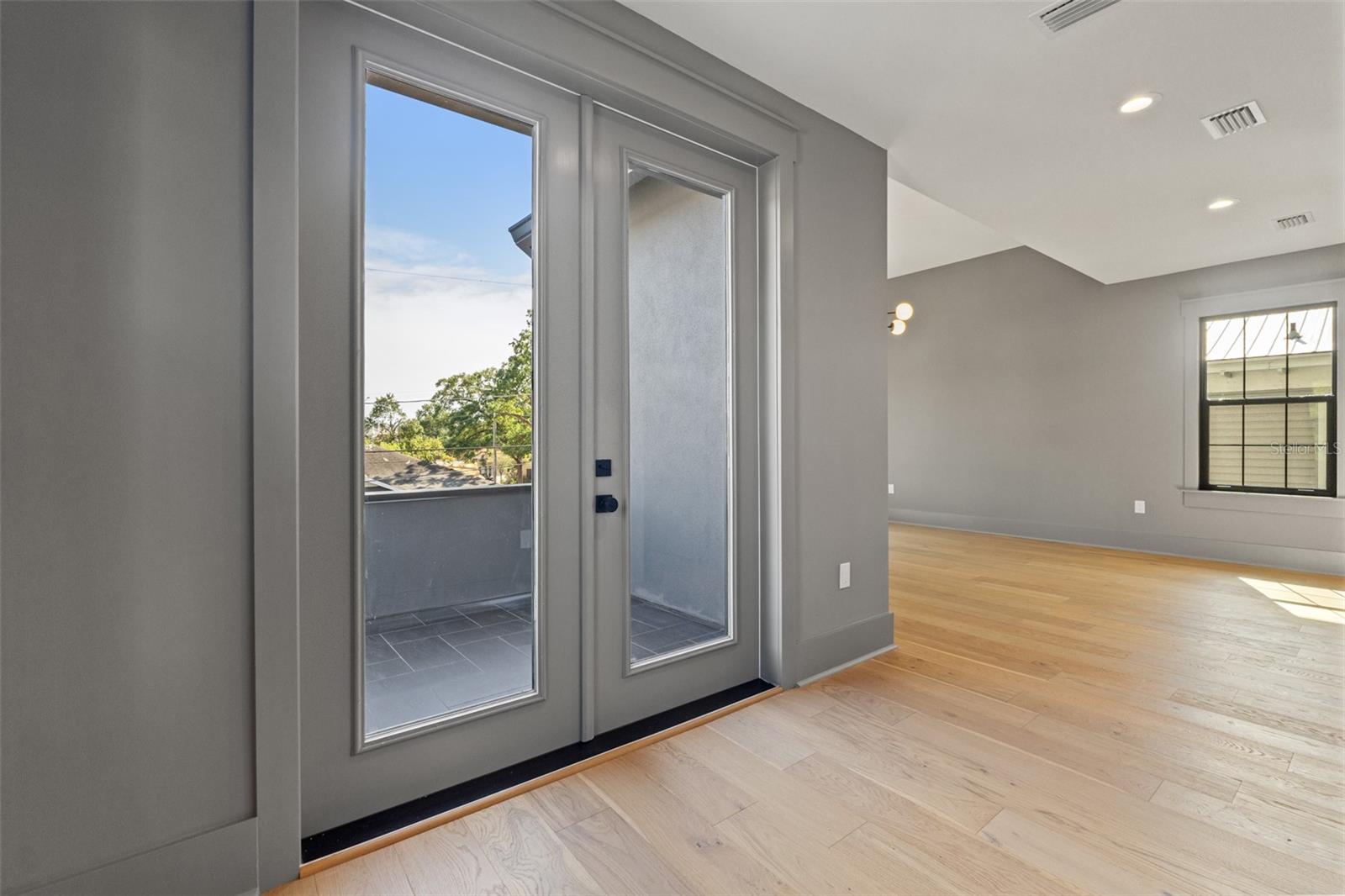 Image 42 of 65 For 807 Park Avenue