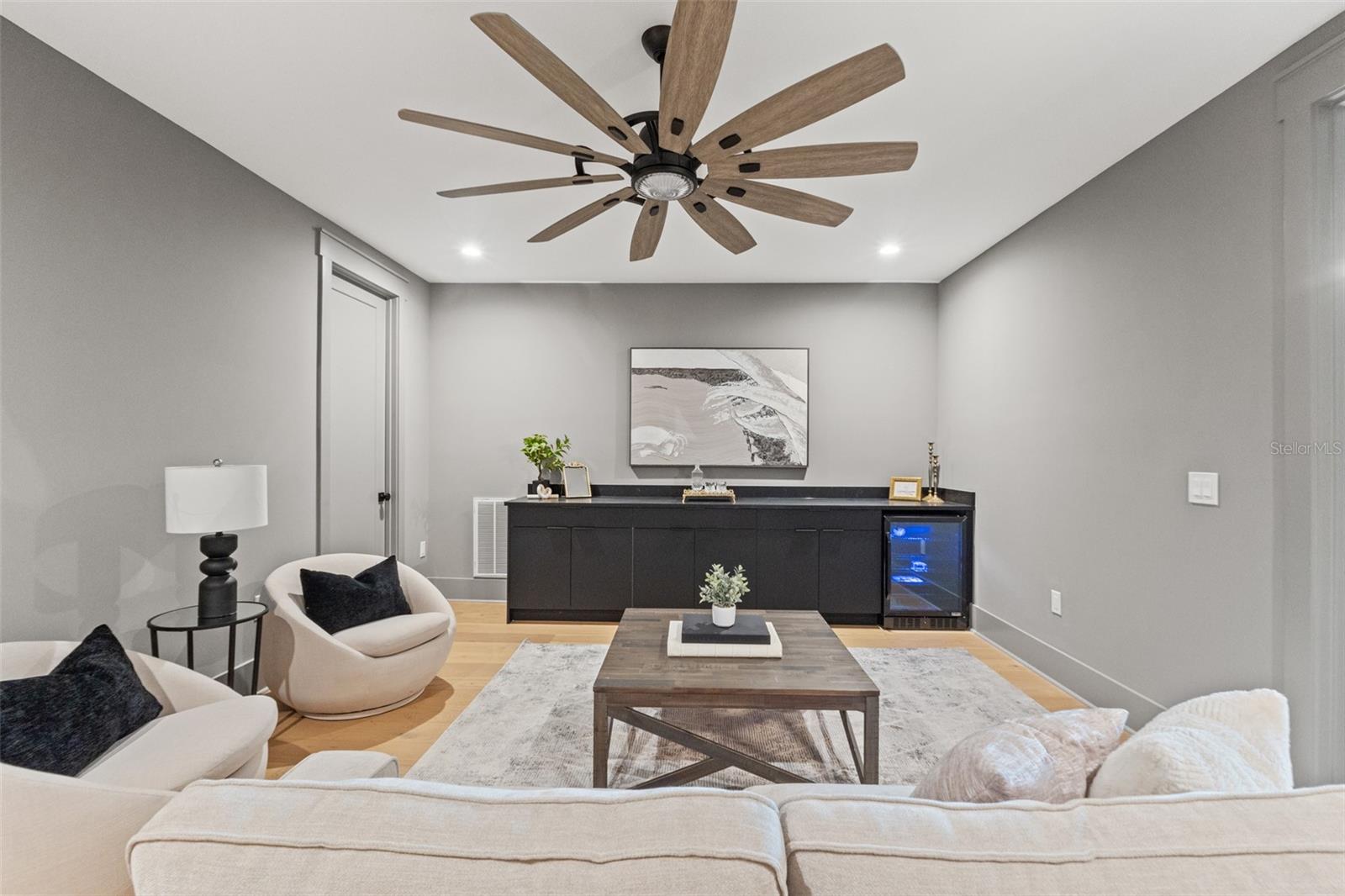 Image 48 of 65 For 807 Park Avenue