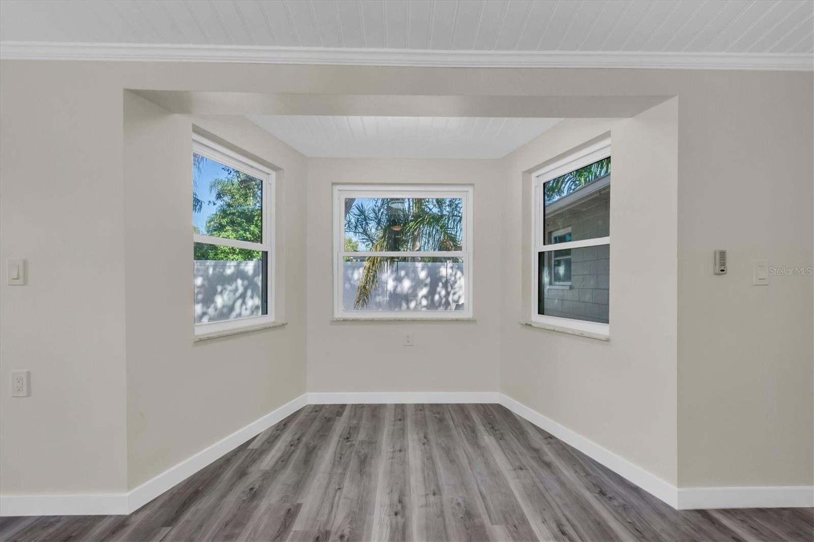 Listing photo id 9 for 5630 Denver Street Ne