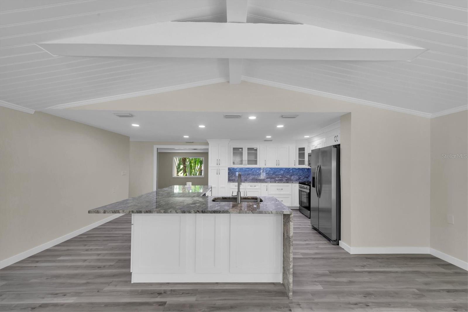 Listing photo id 14 for 5630 Denver Street Ne