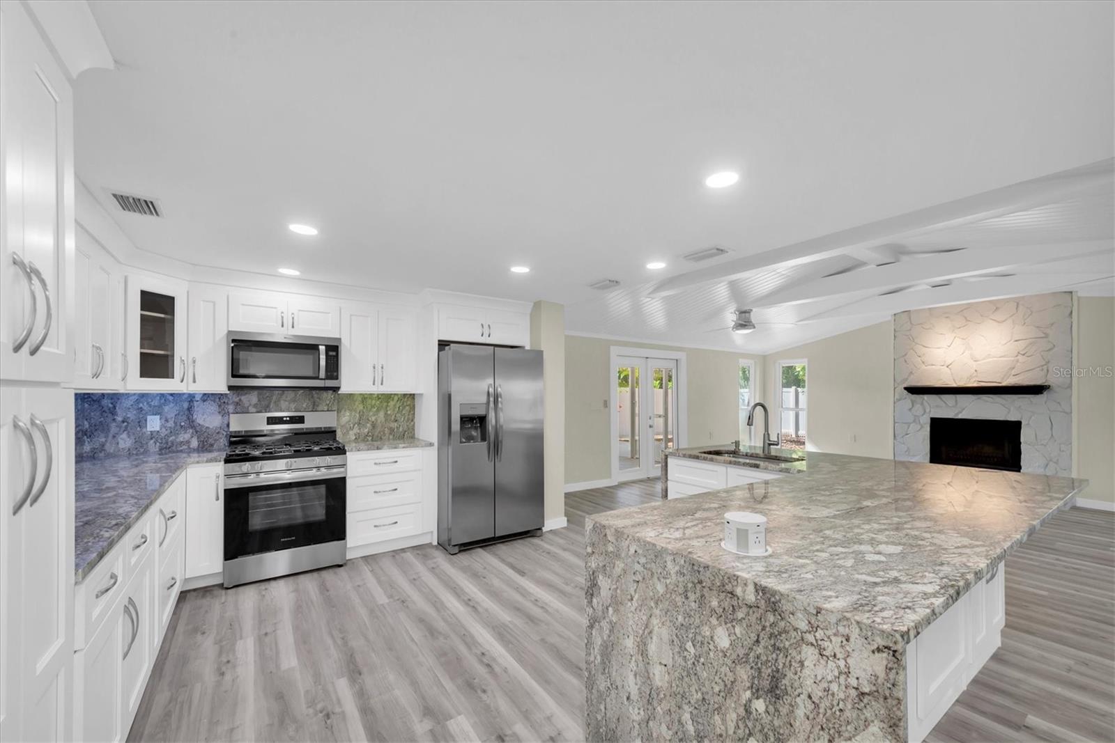 Listing photo id 16 for 5630 Denver Street Ne