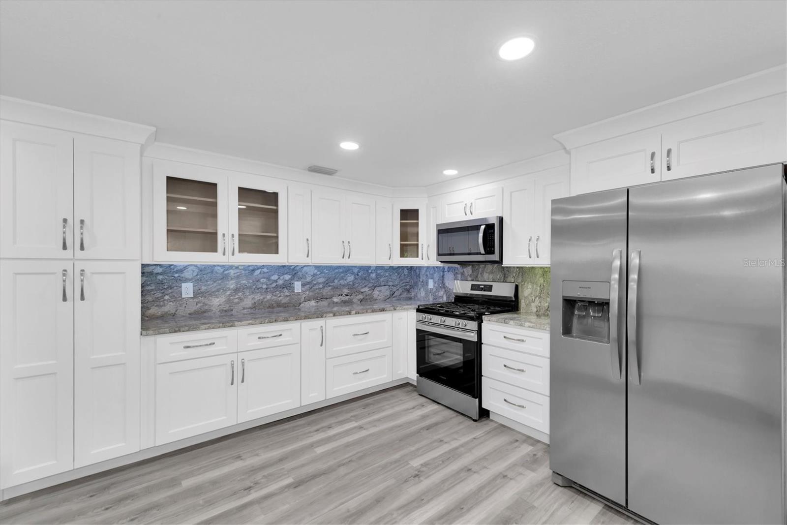 Listing photo id 19 for 5630 Denver Street Ne