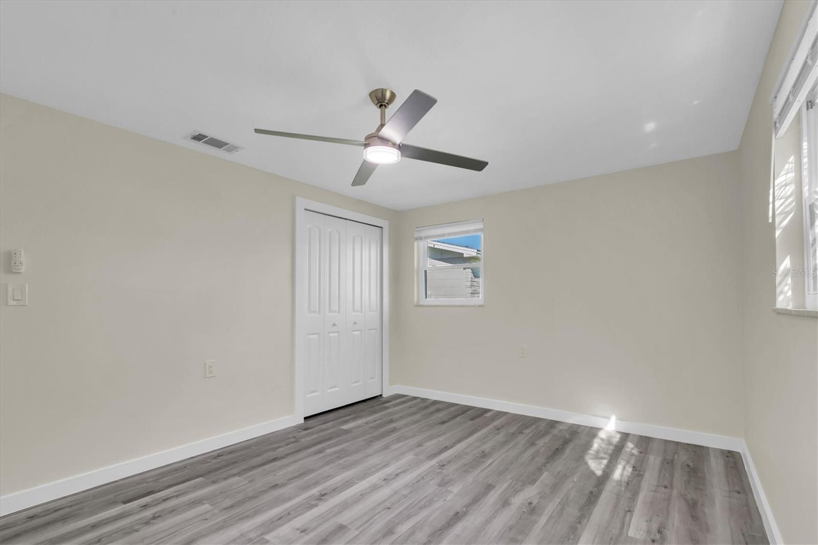 Listing photo id 26 for 5630 Denver Street Ne