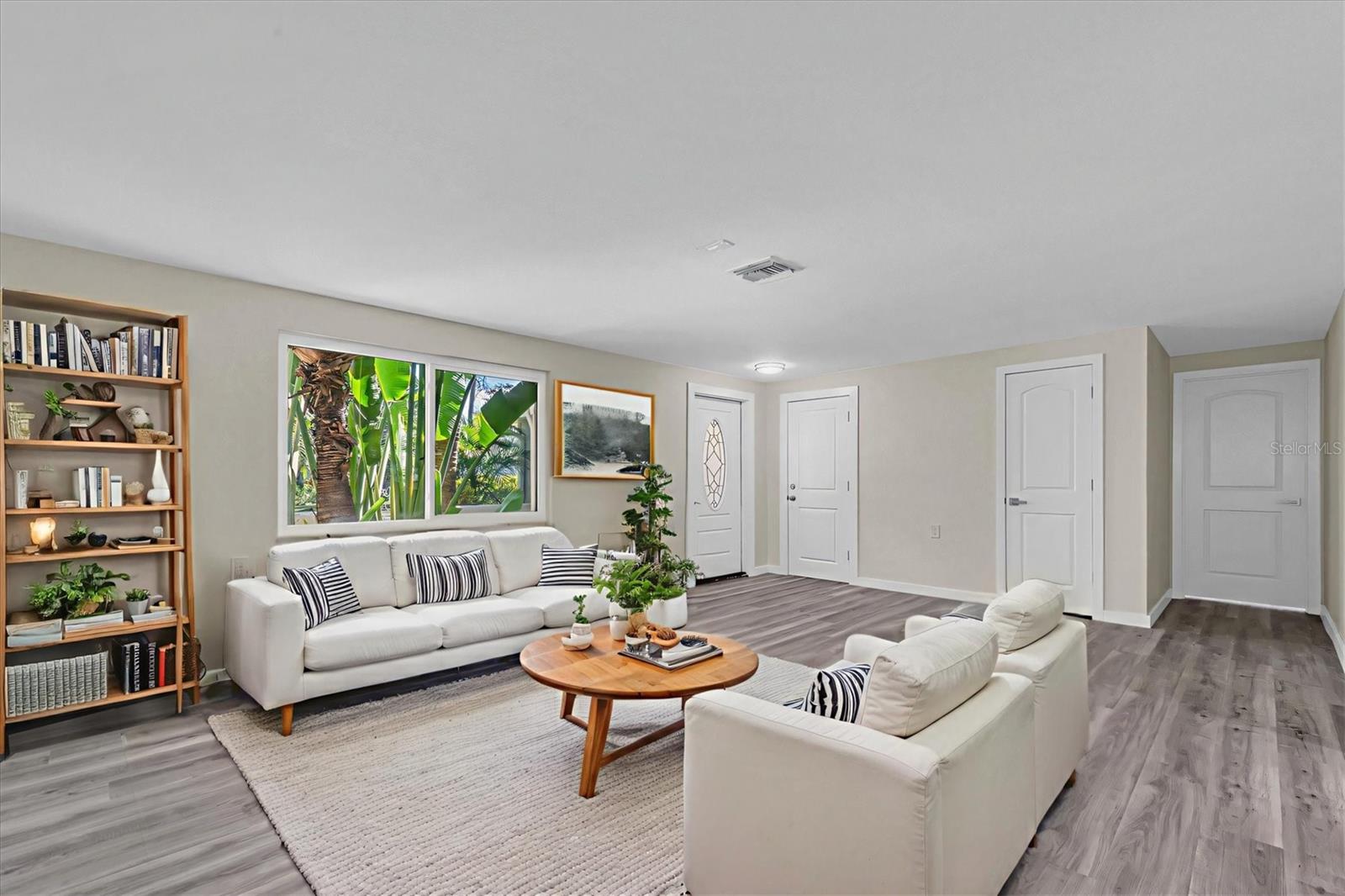 Listing photo id 1 for 5630 Denver Street Ne