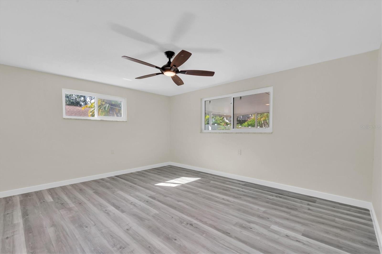 Listing photo id 31 for 5630 Denver Street Ne