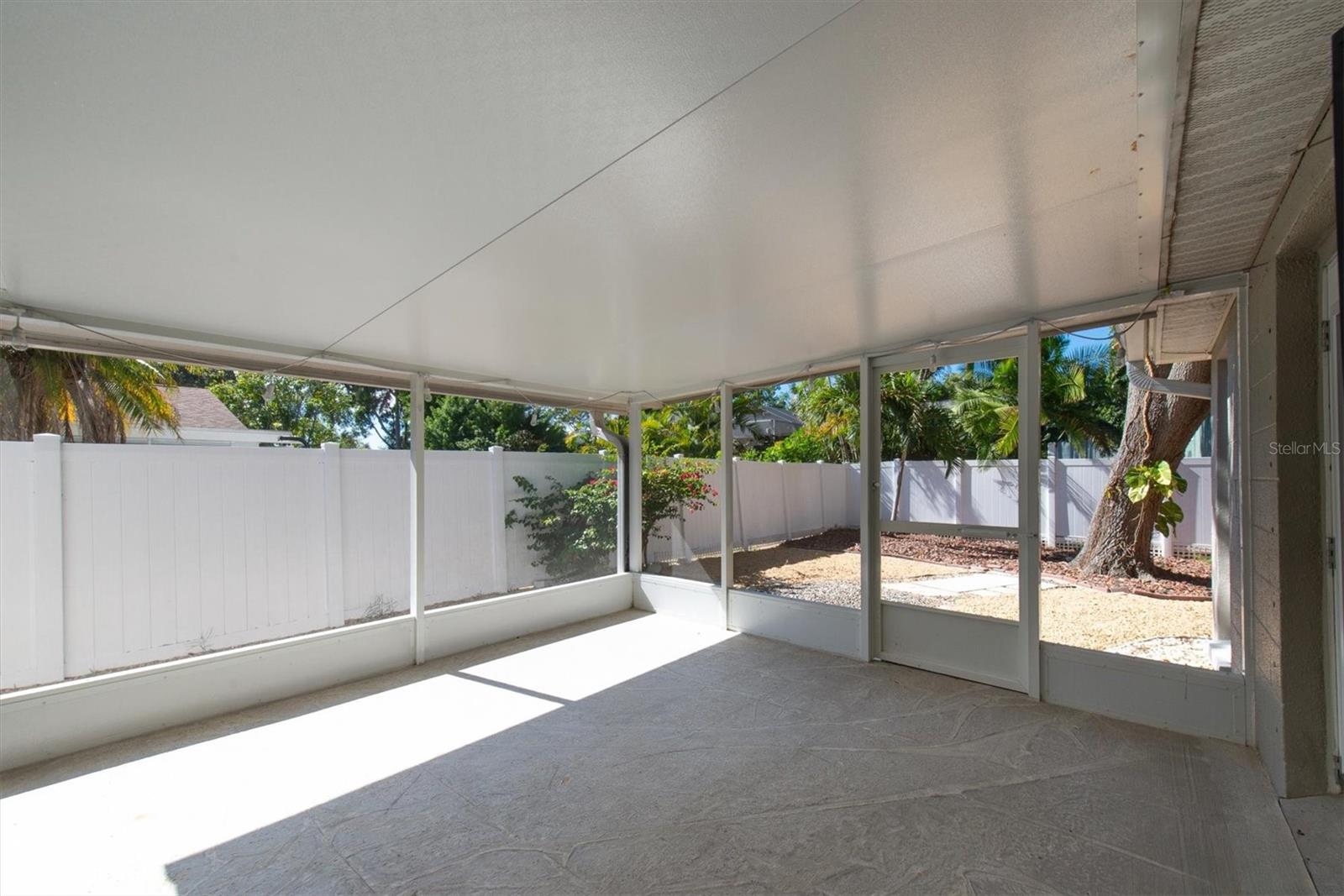 Listing photo id 38 for 5630 Denver Street Ne