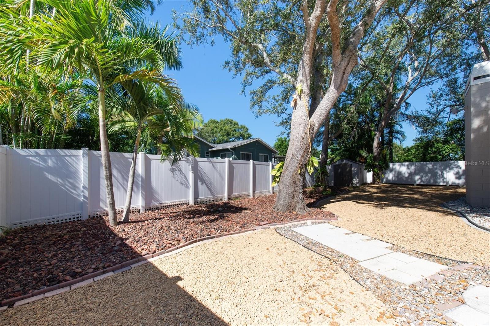 Listing photo id 40 for 5630 Denver Street Ne