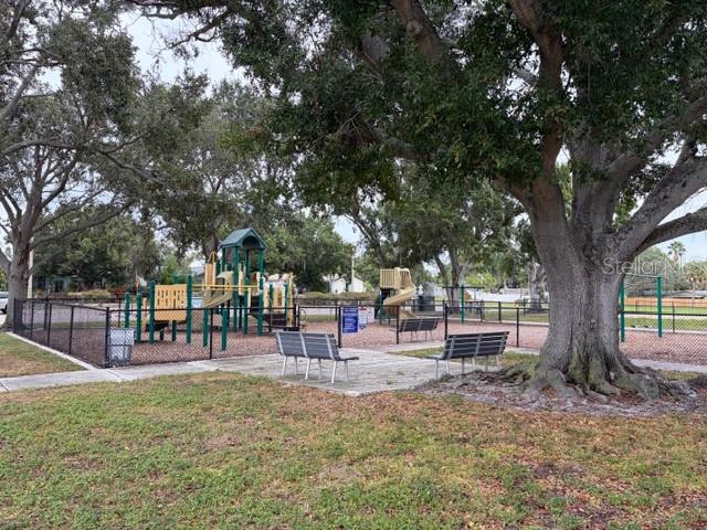 Listing photo id 49 for 5630 Denver Street Ne