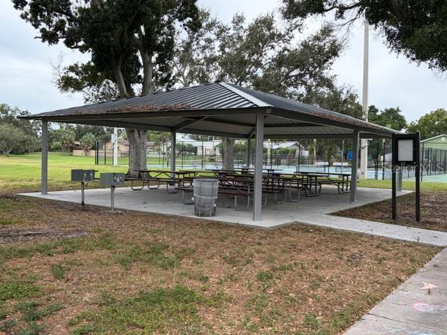 Listing photo id 50 for 5630 Denver Street Ne