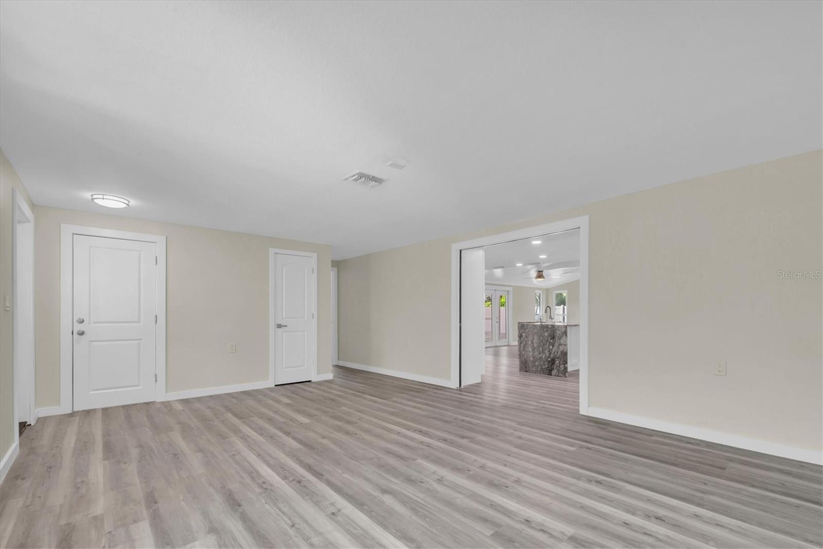 Listing photo id 6 for 5630 Denver Street Ne