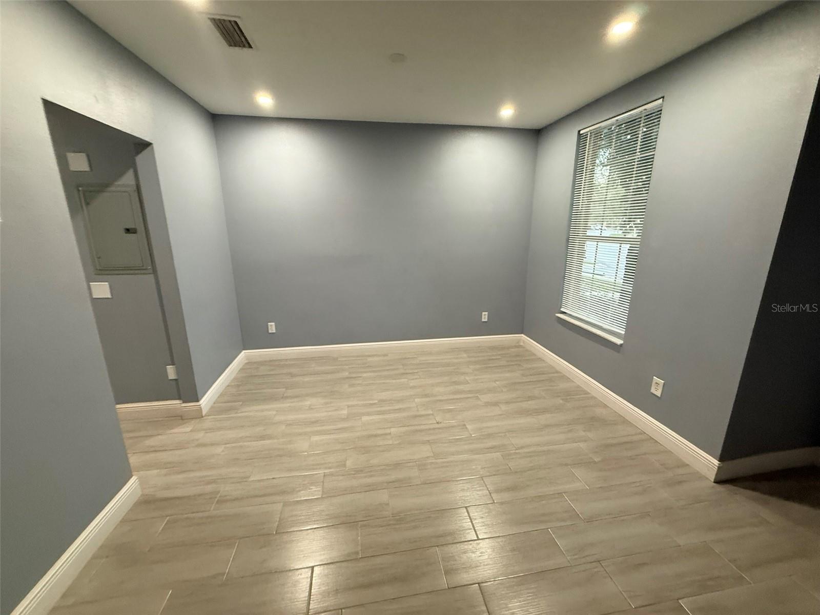 Image 7 of 20 For 1325 Lyonshire Drive