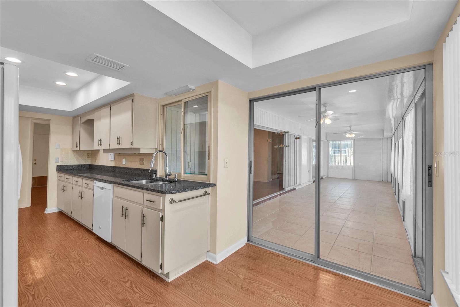 Image 20 of 30 For 1722 Coco Palm Circle