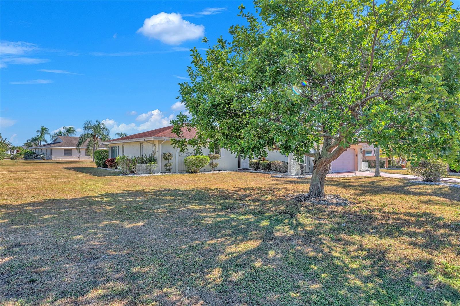 Image 4 of 30 For 1722 Coco Palm Circle