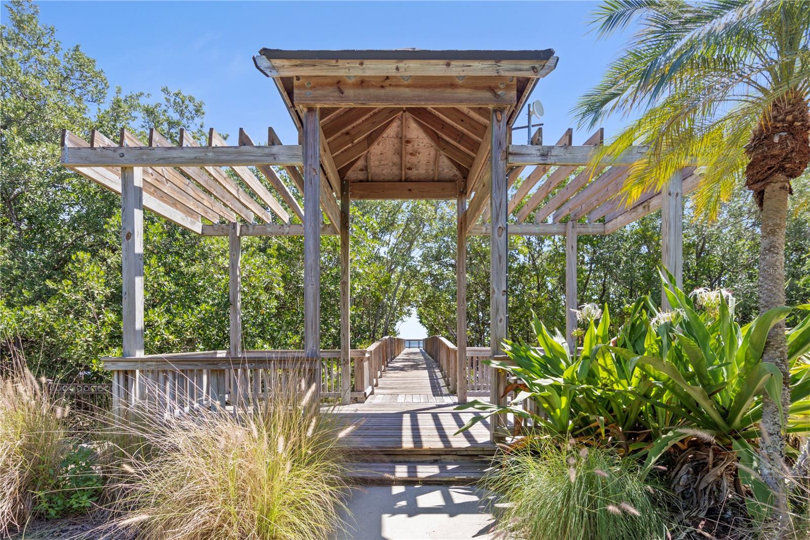 Image 20 of 25 For 2960 Bayshore Pointe Drive