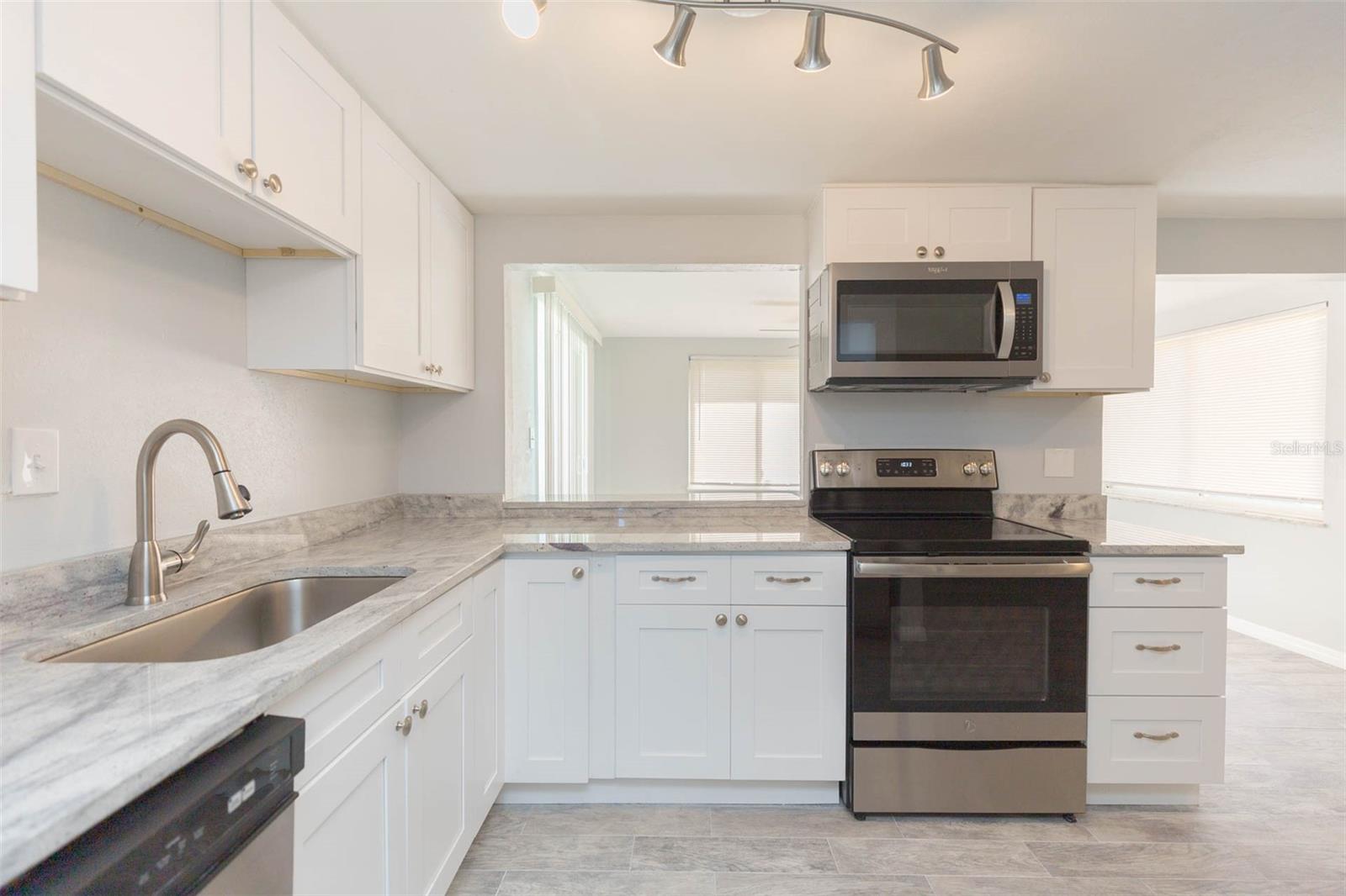 Image 11 of 25 For 12814 Kings Manor Avenue