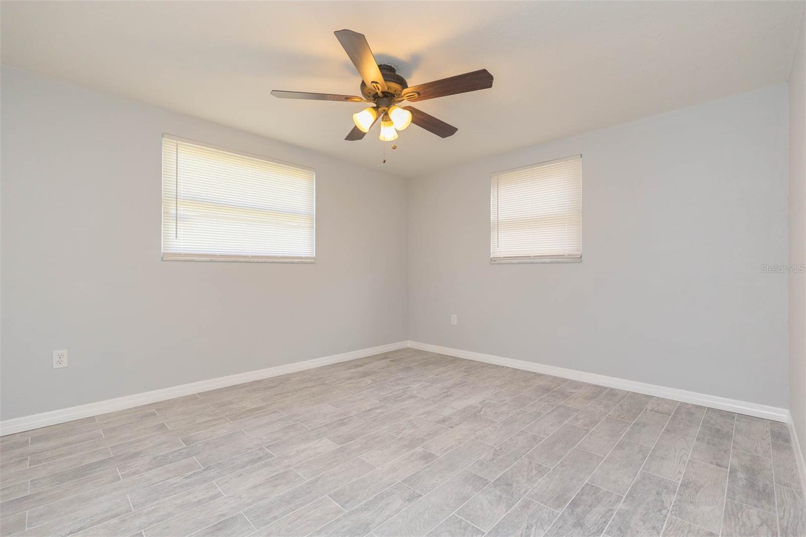 Image 16 of 25 For 12814 Kings Manor Avenue