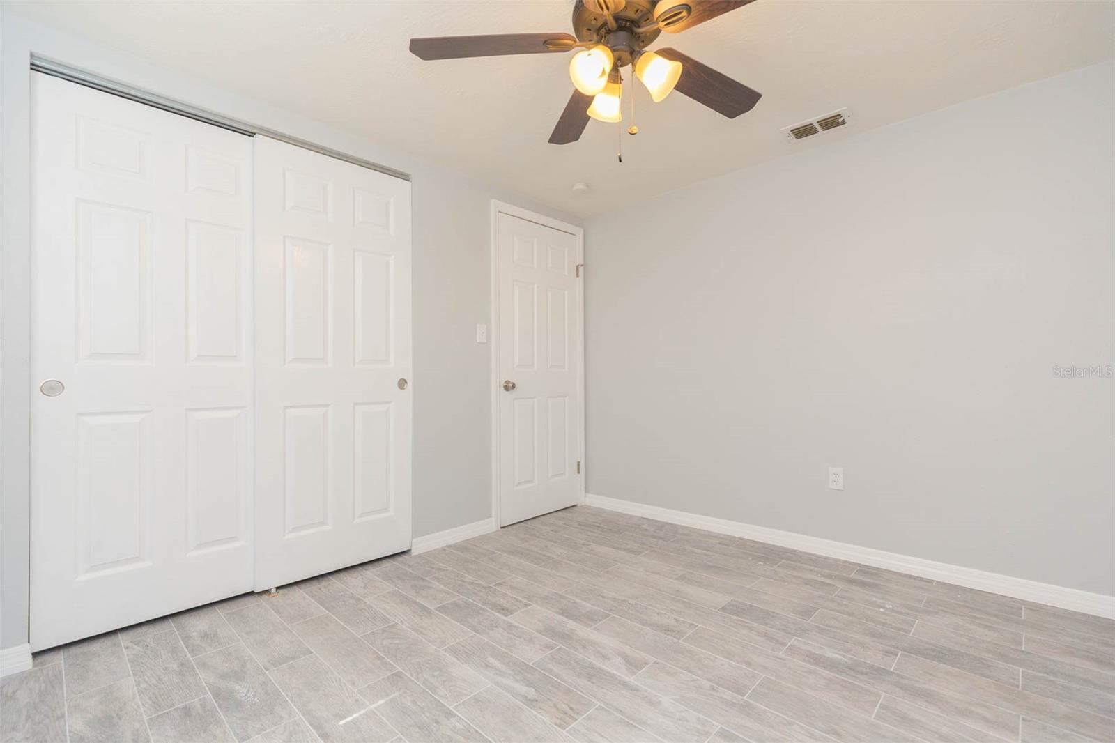 Image 19 of 25 For 12814 Kings Manor Avenue